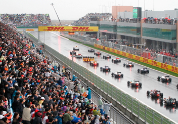 雨天の決勝に８万観衆