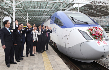 新型ＫＴＸ「山川」運行開始